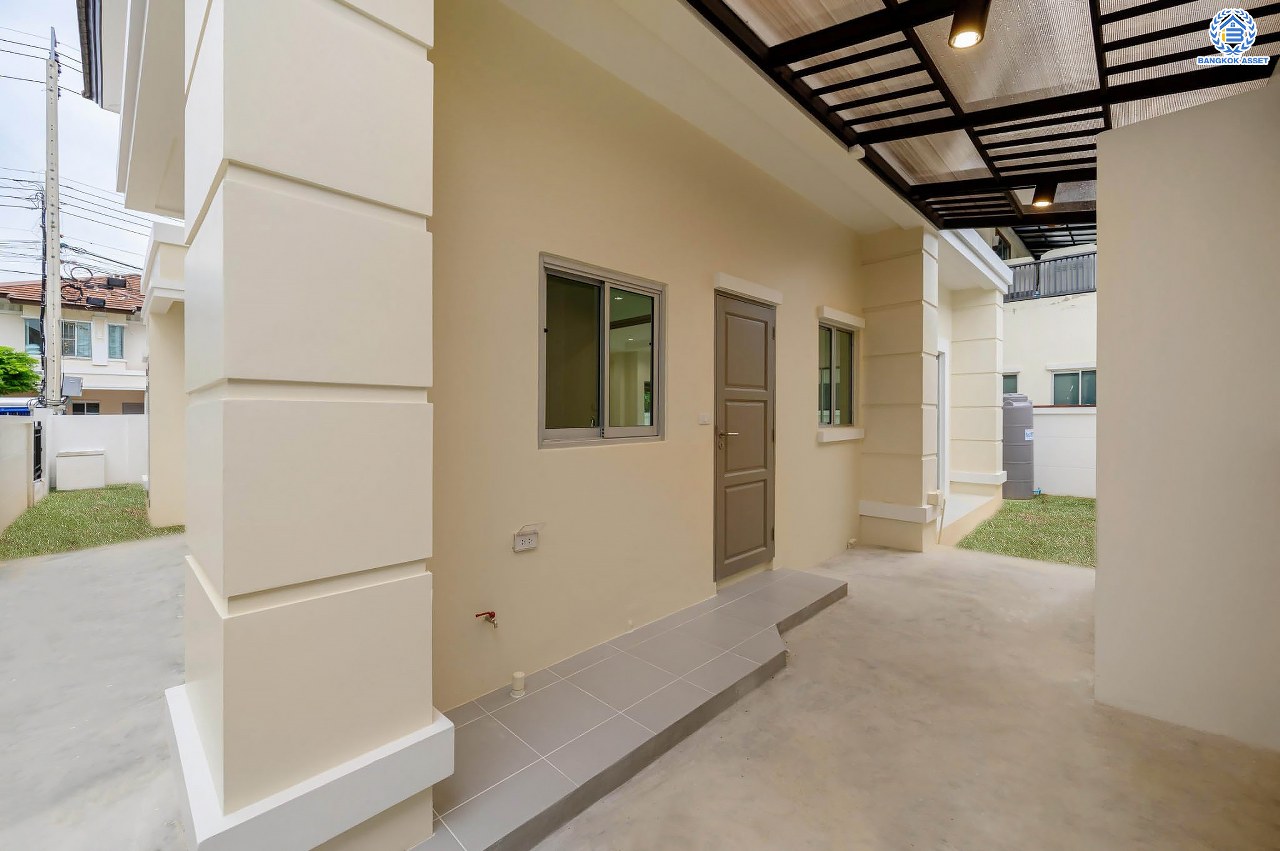 บ้านมือสองตกแต่งใหม่ โครงการ เดอะซิตี้ รัตนาธิเบศร์-แคราย เนื้อที่กว่า 62.4 ตร.ว. พื้นที่ใช้สอย 190.81 ตร.ม. พร้อมฟังก์ชัน 3 ห้องนอน 3 ห้องน้ำ จอดรถได้ 2 คัน บนทำเลศักยภาพ ติดถนนรัตนาธิเบศร์ เชื่อมต่อถนนงามวงศ์วาน, ถนนติวานนท์, ถนนเลี่ยงเมืองนนทบุรี ทำเลใจกลาง 2 เซ็นทรัล ใกล้รถไฟฟ้าสายสีม่วง "สถานีสะพานพระนั่งเกล้า" และจุดขึ้นทางด่วน "งามวงศ์วาน"